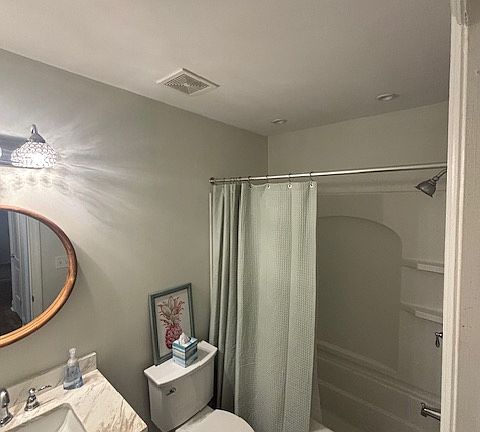 3rd image of 323 Edgewater Ln