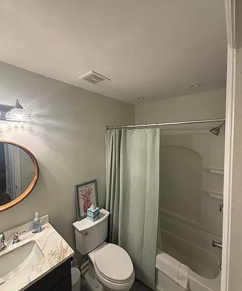 323 Edgewater Ln — Photo 3