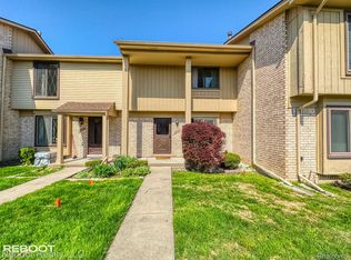 13832 Barcroft Way, Warren, MI 48088