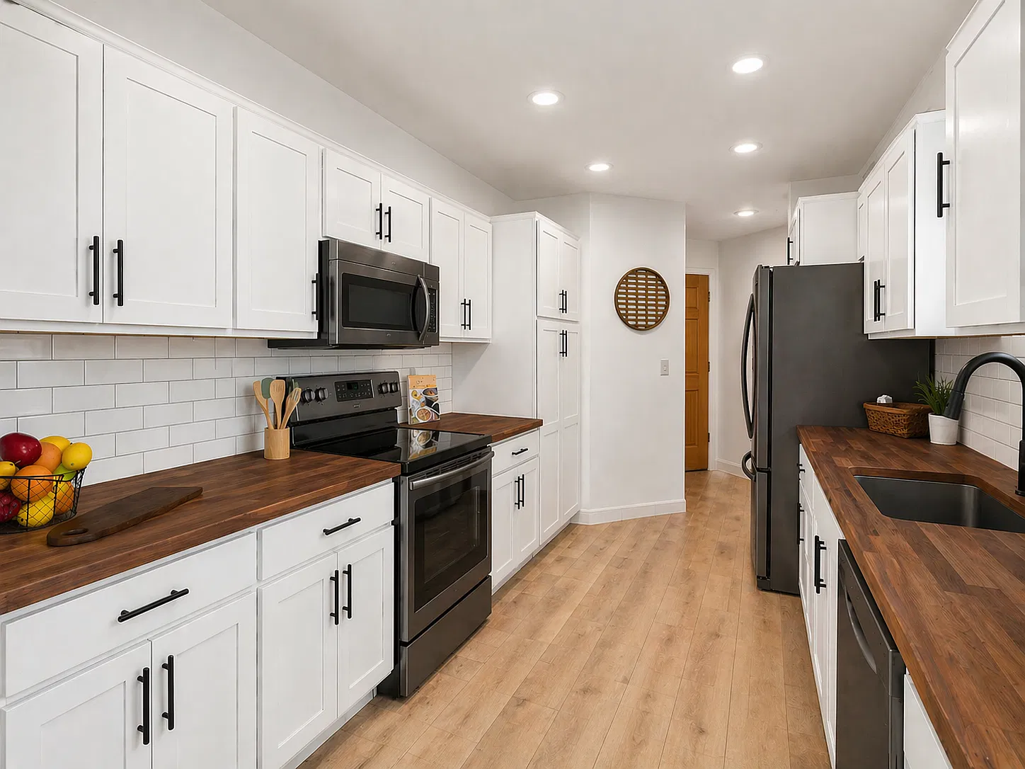 2 bed, 1385 sqft, $2,400 — Photo 3