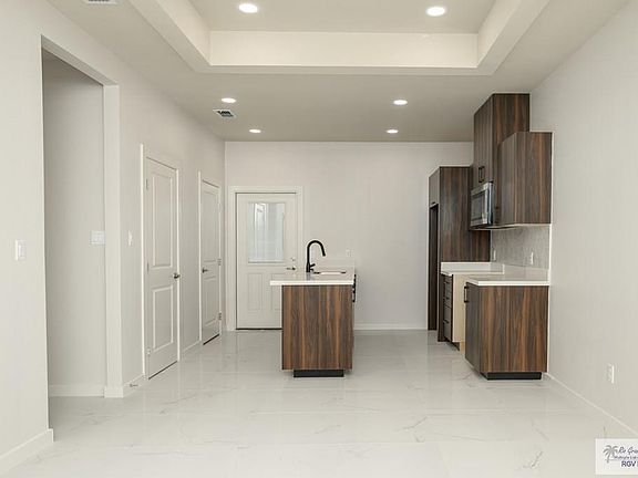 5th image of 613 Coves Ln Unit 2