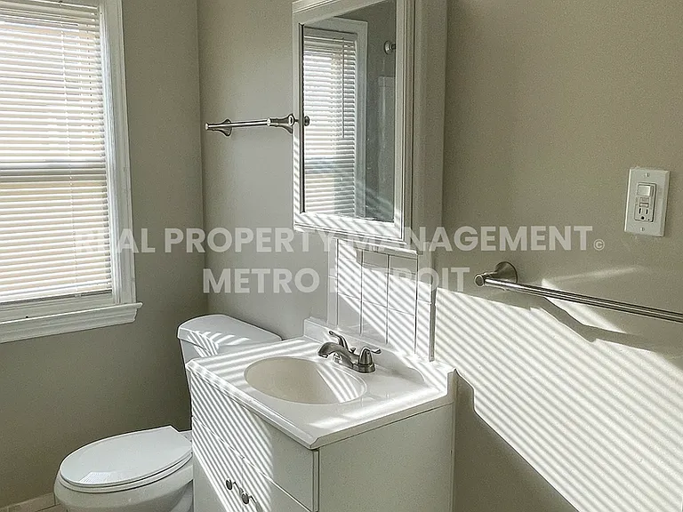 16210 Ferguson St — Photo 15