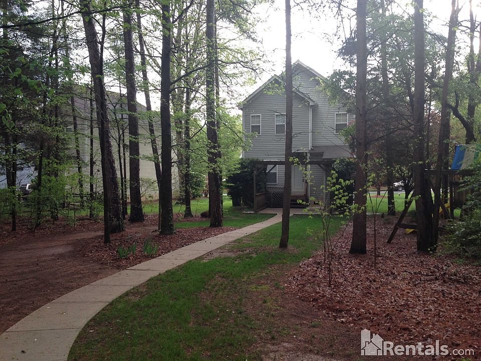 1st image of 16211 Kelly Park Cres