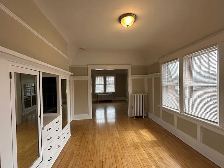 Freshly Renovated 2BR Apartments Near UWM Heat Included — Photo 8
