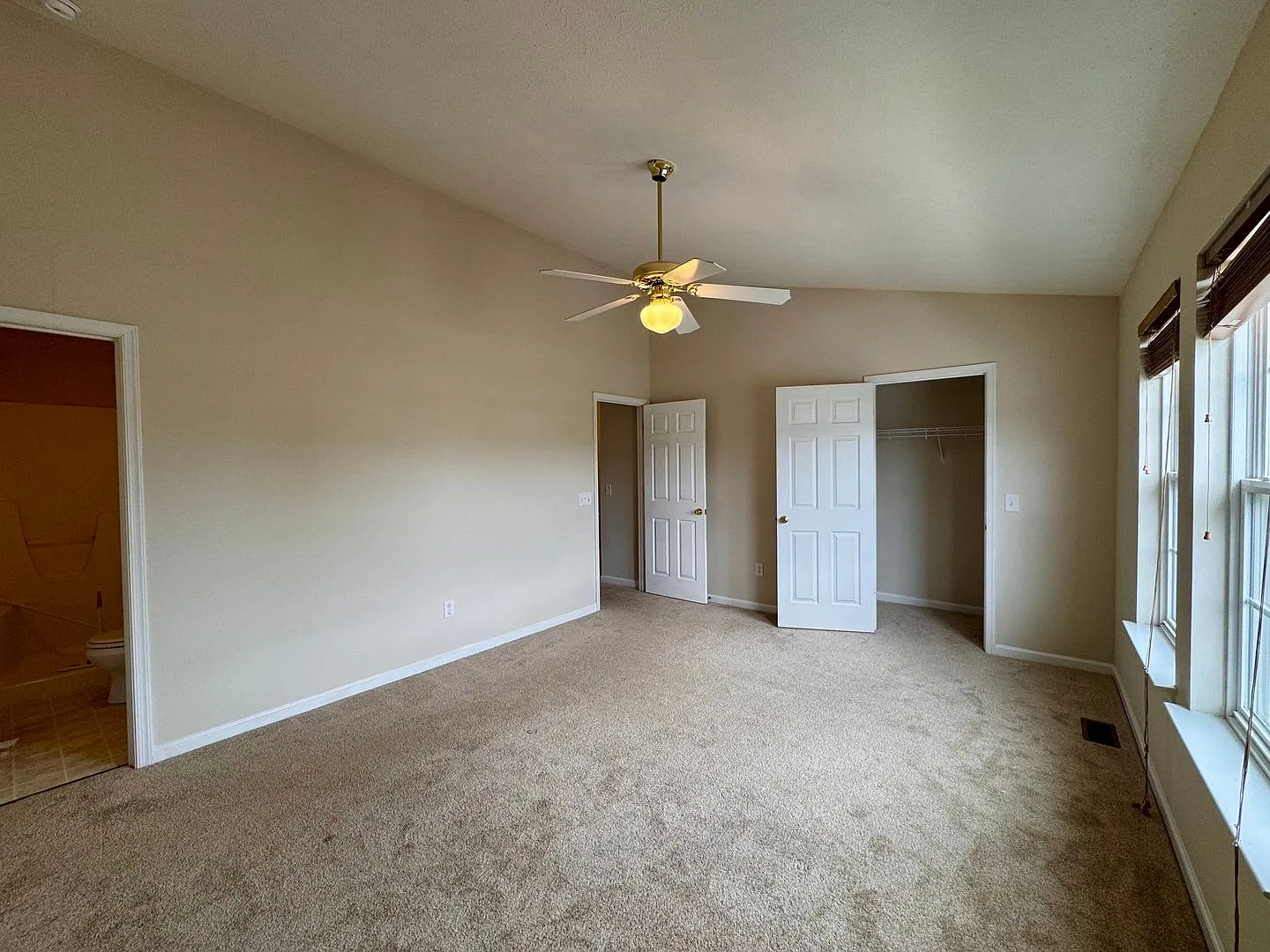 Townhouse for Rent in Beacon Hill — Photo 4