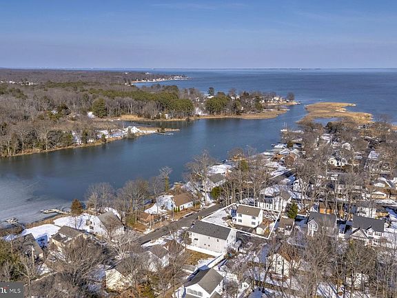 2nd image of 939 Main St