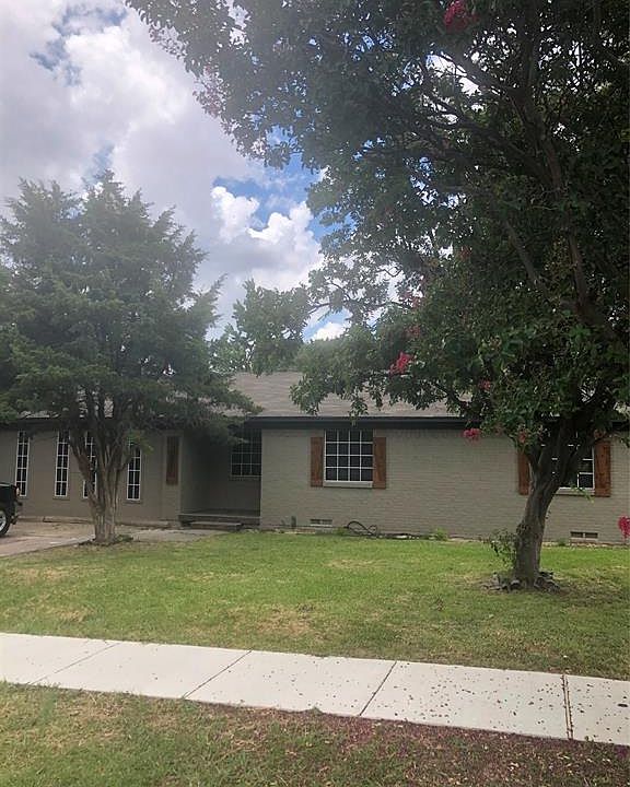 1st image of 3005 Mark Twain Dr