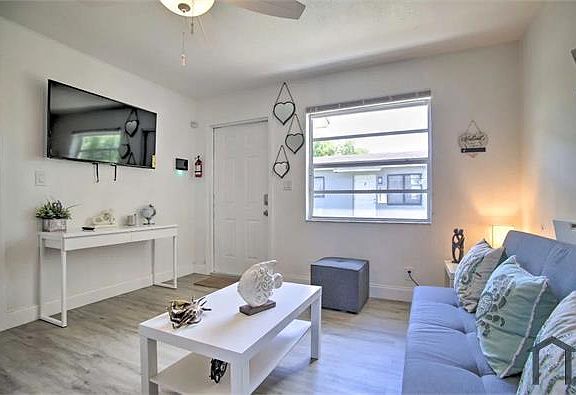 3rd image of 2703 NW 13th St #2
