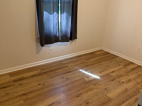 5th image of 314 Fairfax Ct
