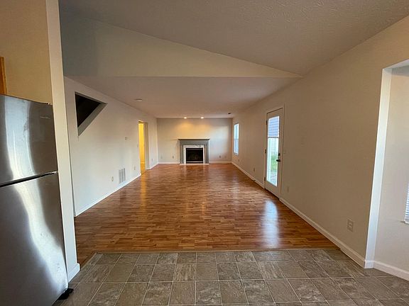 4th image of 2311 Girard Ln W