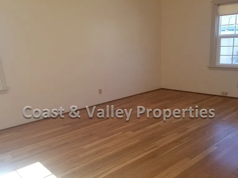 114 Lorimer St — Photo 5