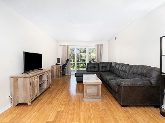 4th image of 1110 N Farnsworth Ave APT 104