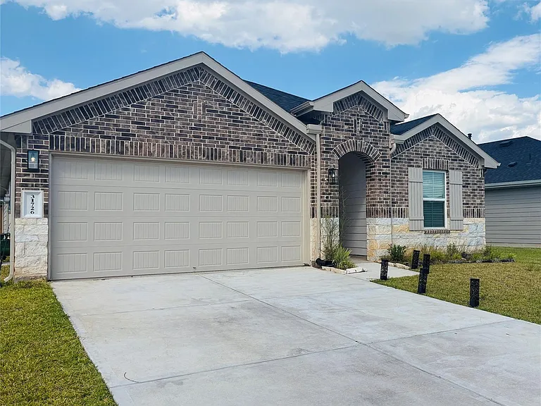 31726 Sutton Meadows Ln — Photo 2