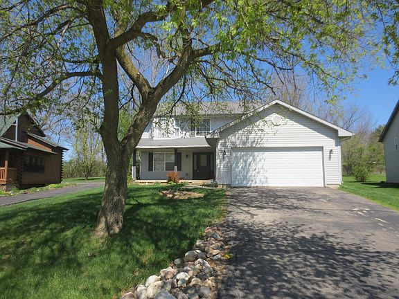 2nd image of 1109 Candlewick Dr NE