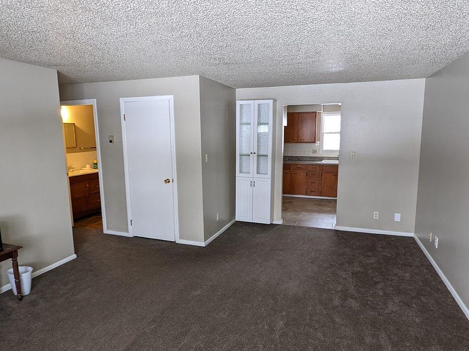 Living room, facing east/kitchen