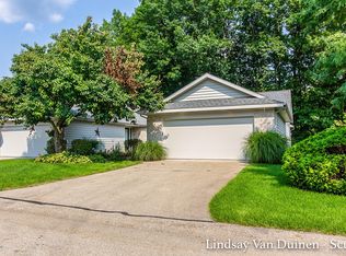 7815 Oakmont Ct NE, Rockford, MI 49341