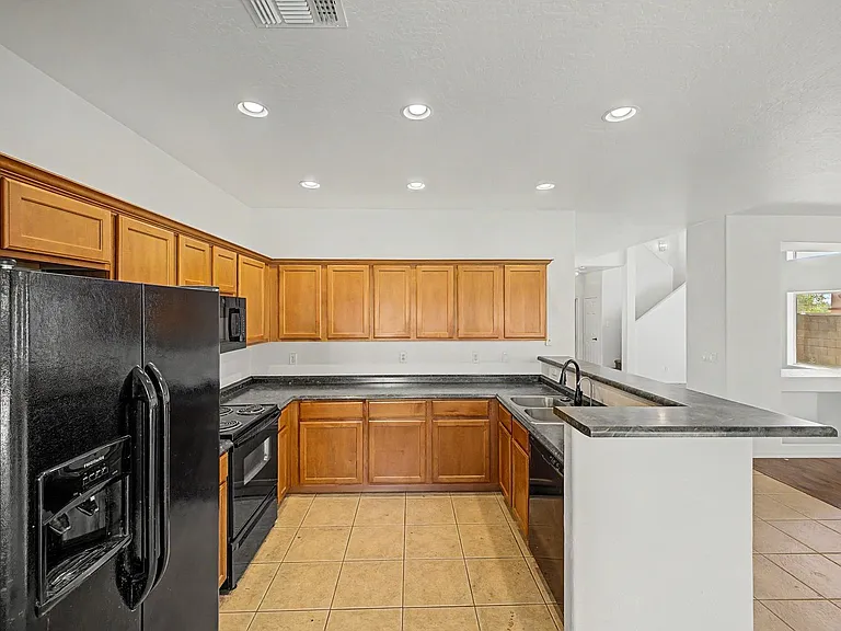 542 E Bartlett Way — Photo 10