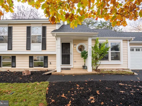 22220 Stablehouse Dr, Sterling, VA 20164