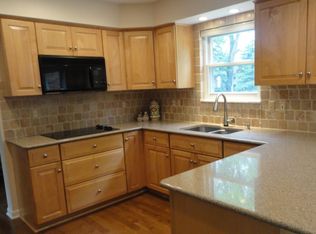 570 Shellbourne Dr, Rochester Hills, MI 48309