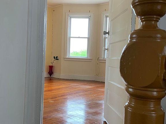 3rd image of 61 Evelyn Pl