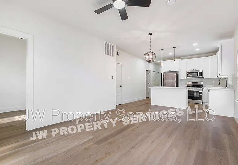 3016 Spain St — Photo 3