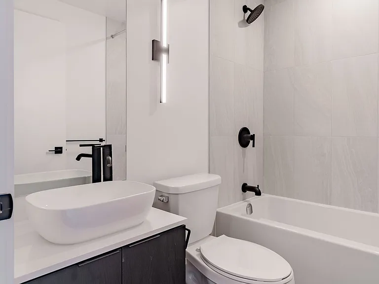 1185 Dupont St #815 — Photo 17