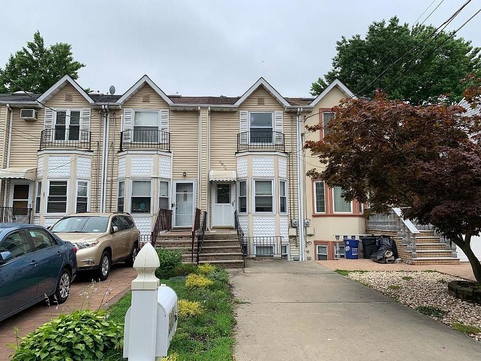 1st image of 300 A Woodbine Ave