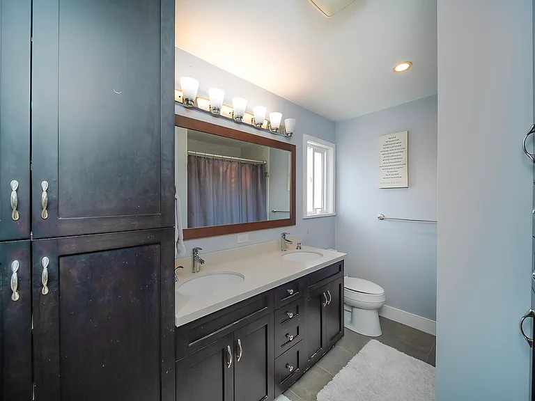 167 52a St #167 — Photo 20