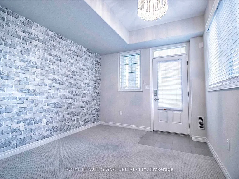 225 Westbank Trl — Photo 2