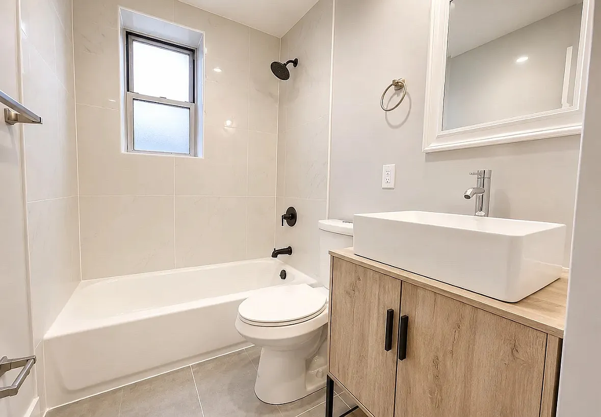 3 bed, $2,000 — Photo 2