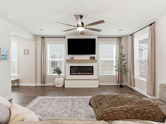 4th image of 228 Wappoo Trace Ln