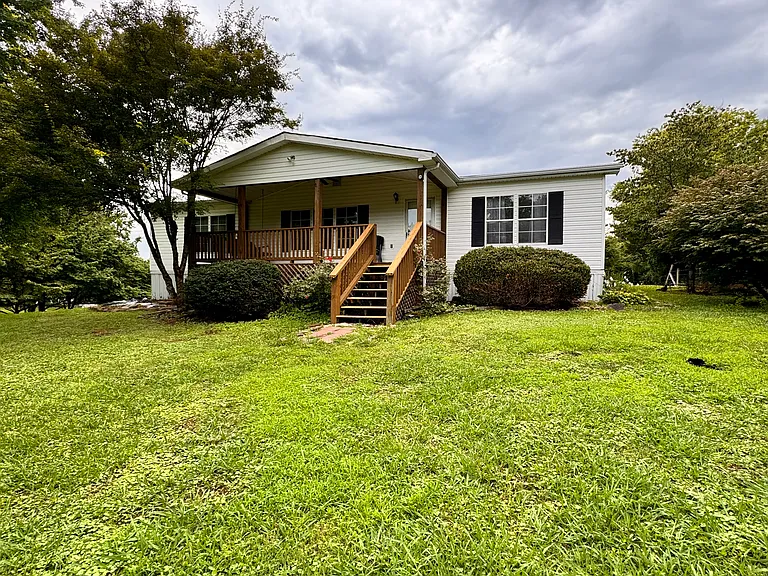 103 Johnson Ferry Ln — Photo 2