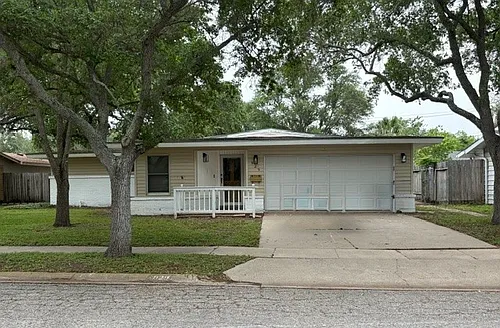 929 Dolphin Pl Photo 1