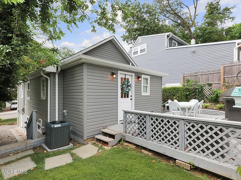210 Linden Ave — Photo 19