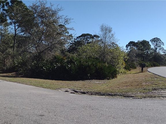 3rd image of 1736 Circle Dr