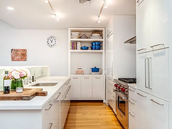 3rd image of 246 W 17th St APT 6C