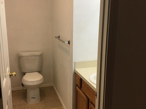 4th image of 1178 NE Nittney Ln #1