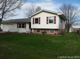 11 Pennwood Dr, Rushville, IL 62681