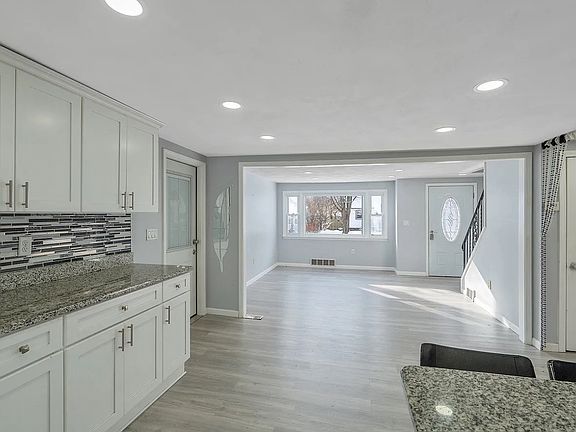3rd image of 107 Drexler Ave S