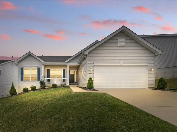 732 Winding Bluffs Dr, Fenton, MO 63026