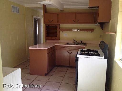 2nd image of 730 Telephone Rd