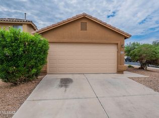 555 W Cedar Chase Dr, Green Valley, AZ 85614