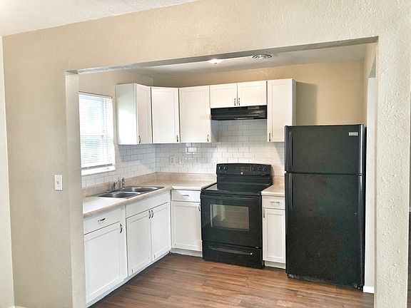 2nd image of 1049 Underhill Dr