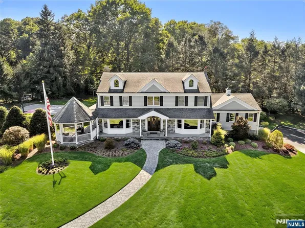 5 Academy Rd, Ho Ho Kus, NJ 07423