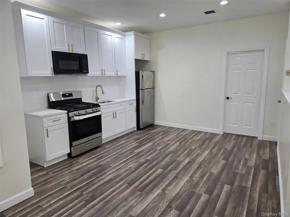 10750 Van Wyck Expy, South Richmond Hill, NY 11419