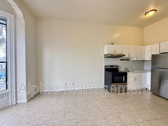 4th image of 2315 Mission St APT 202