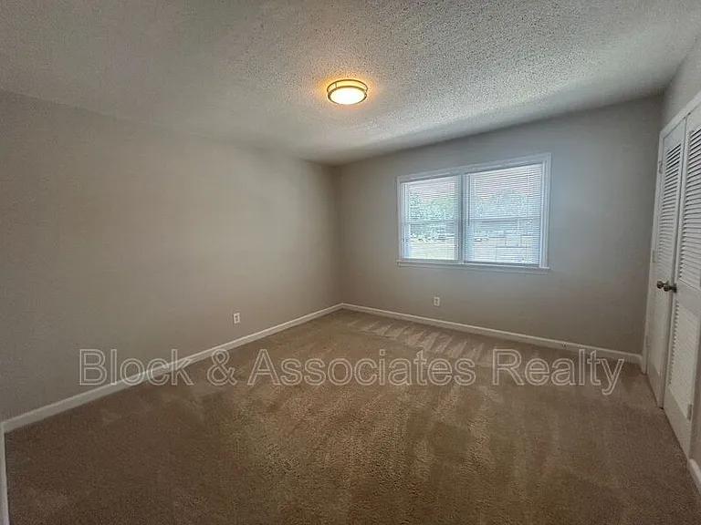 504 S Cherry St — Photo 9