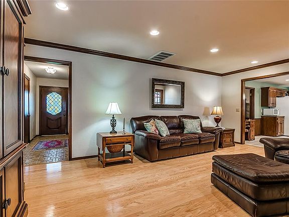 3rd image of 5408 Hart Dr NE