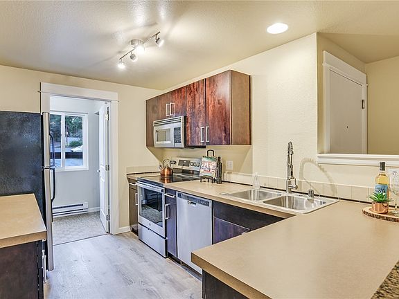 2nd image of 724 Kirkland Circle #C202