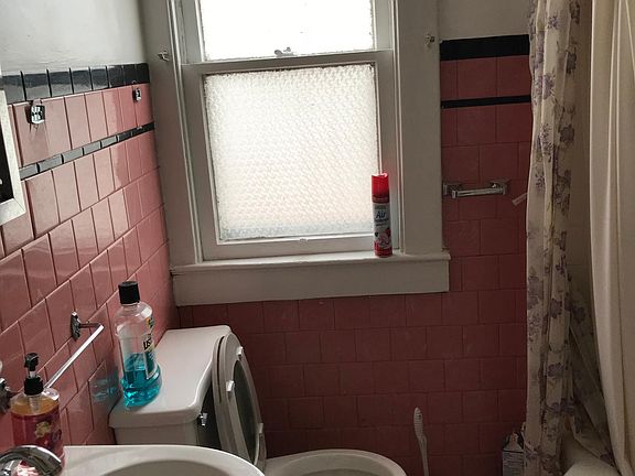 1st Floor Bathroom